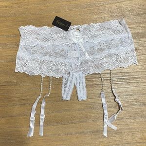 Lace and pearl panty with garter straps